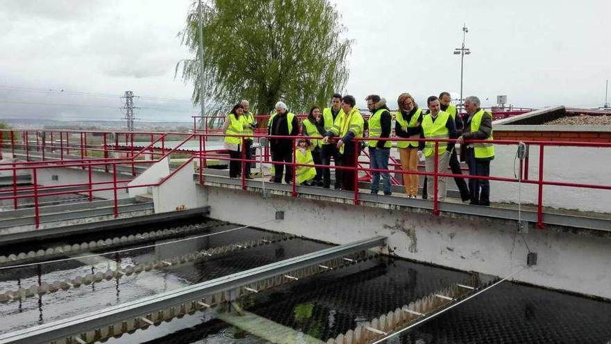 Responsables municipales visitan la potabilizadora de Zamora