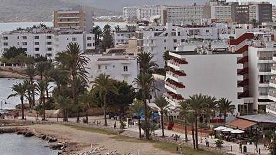 Vista parcial de la costa de ses Figueretes y es Viver del municipio de Ibiza.