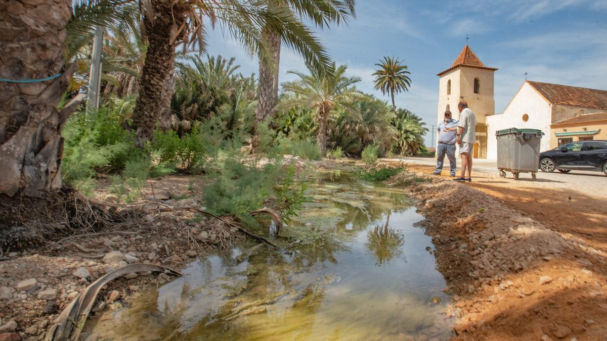 Caudal a cielo abierto que llega en pleno mes de junio a la zona rural de La Marquesa, que comparten los términos municipales de San Miguel de Salinas y Los Montesinos