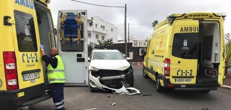 Un herido grave en el choque entre dos vehículos en Lanzarote