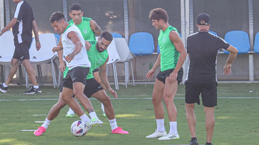 Mario Gaspar puede debutar con el Elche frente al equipo de su vida