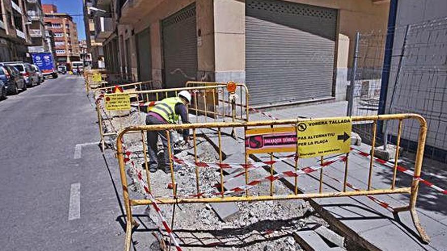 La vorera est de la travessia de Santa Eugènia ja està en plenes obres.