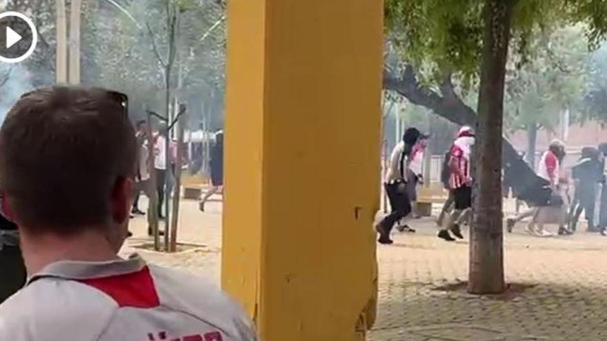 Straßenschlacht zwischen Fans von Athletic Bilbao und Real Mallorca in Sevilla