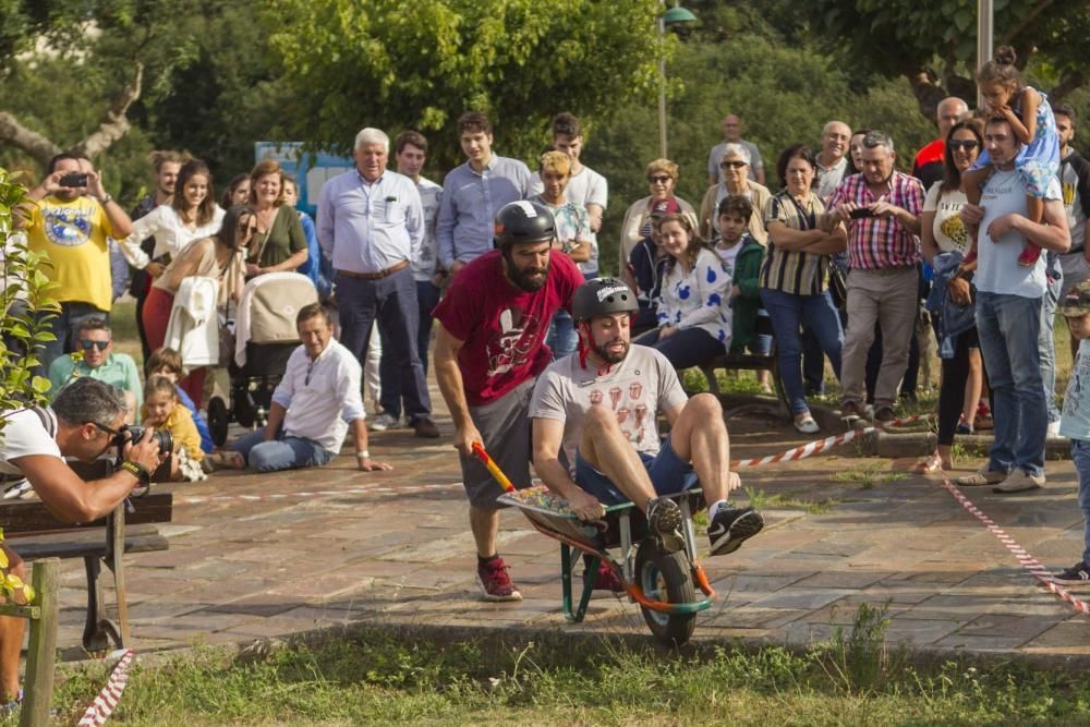 Chapuzón de carretilla en Vila de Cruces. // Bernabé | Ana Agra