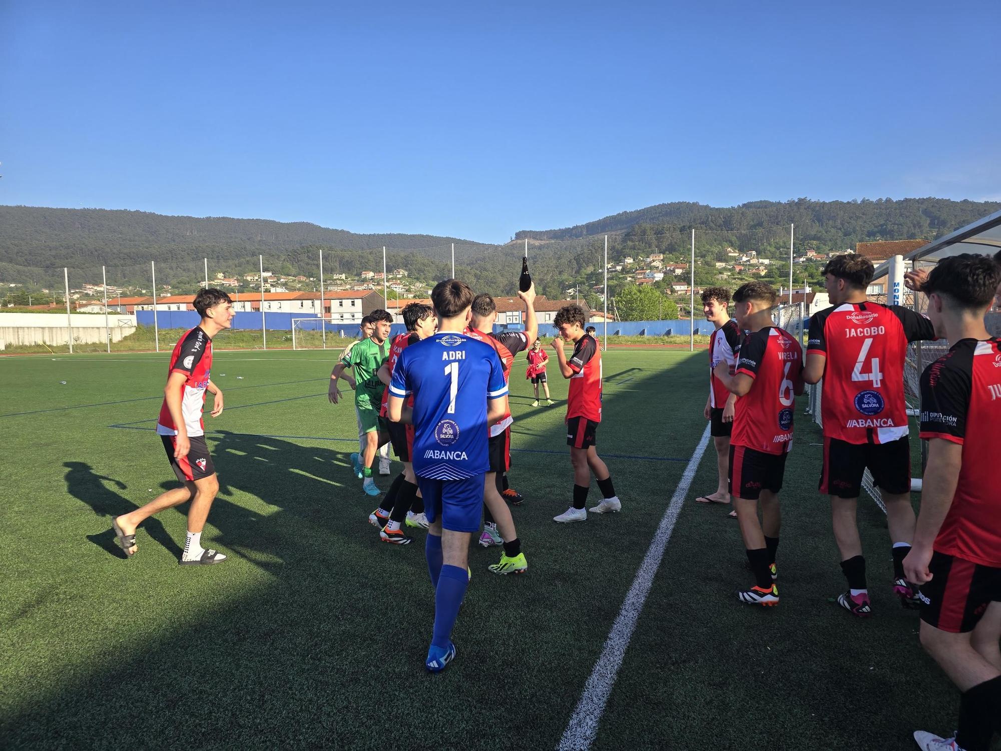 El Juvenil B del Arosa se proclama campeón de la Liga Gallega y logra así el ascenso directo a Liga Nacional tras vencer al Marín (0-3).