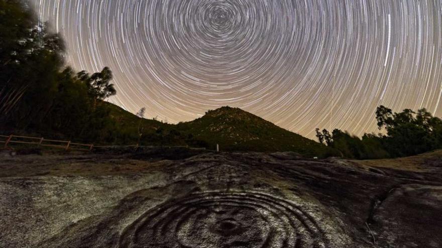 Cielo estrellado sobre el castro de Sabaxáns, en Mondariz.