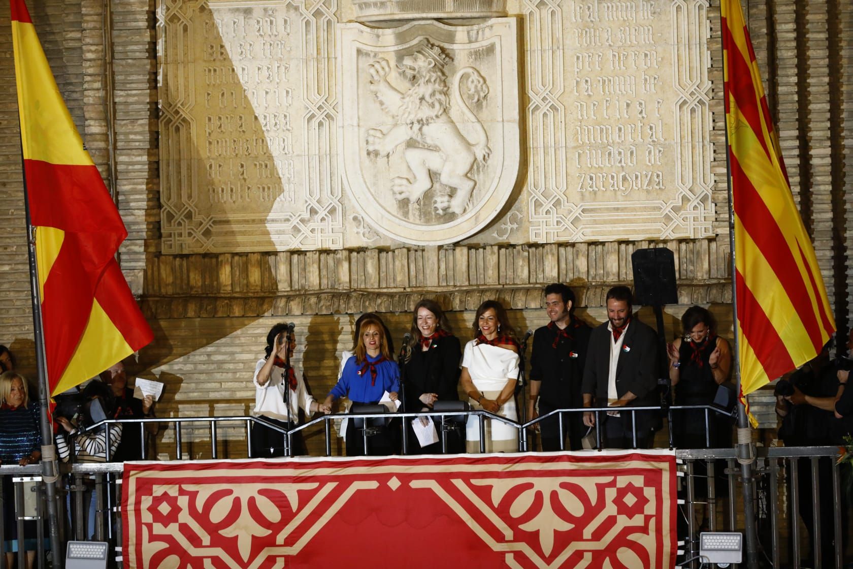 En imágenes | Primer día de las Fiestas del Pilar con las peñas y el pregón