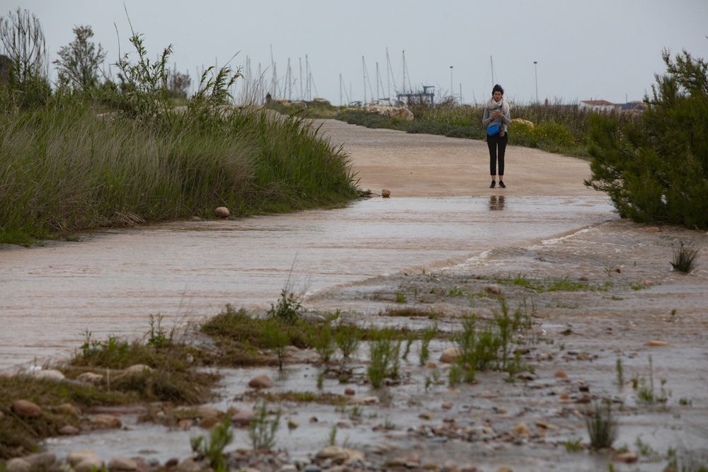 Las precipitaciones dejan numerosas vías cortadas en Sagunt.