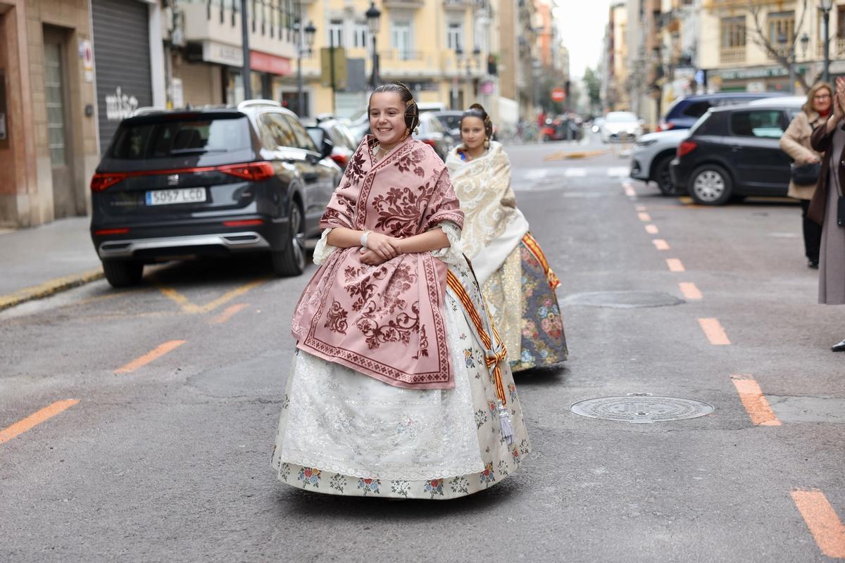 La falla El Quarantahuit mantiene viva la tradición de las bolilleras