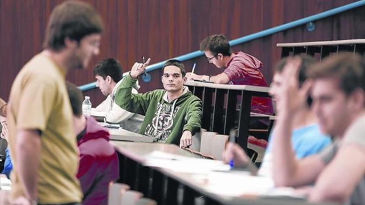 Alumnos en la facultad de Física i Química de la Universitat de Barcelona, hace dos semanas.