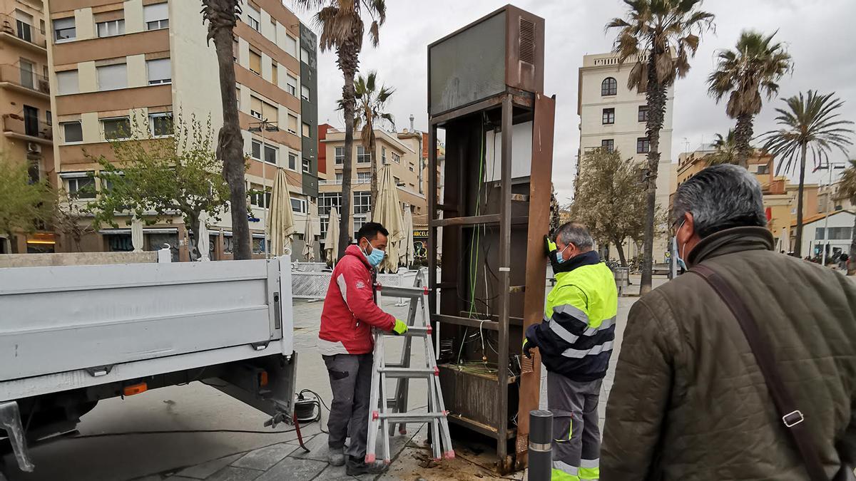 Barcelona Contador de refugiados muertos en el mar Mediterráneo en la Barceloneta. Foto de Vicens Forner