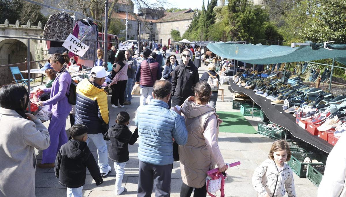 Puestos del mercado en la calle Vista Alegre. | NOÉ PARGA