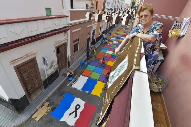 Alfombras por la fiesta de la Vingen del Carmen, ...