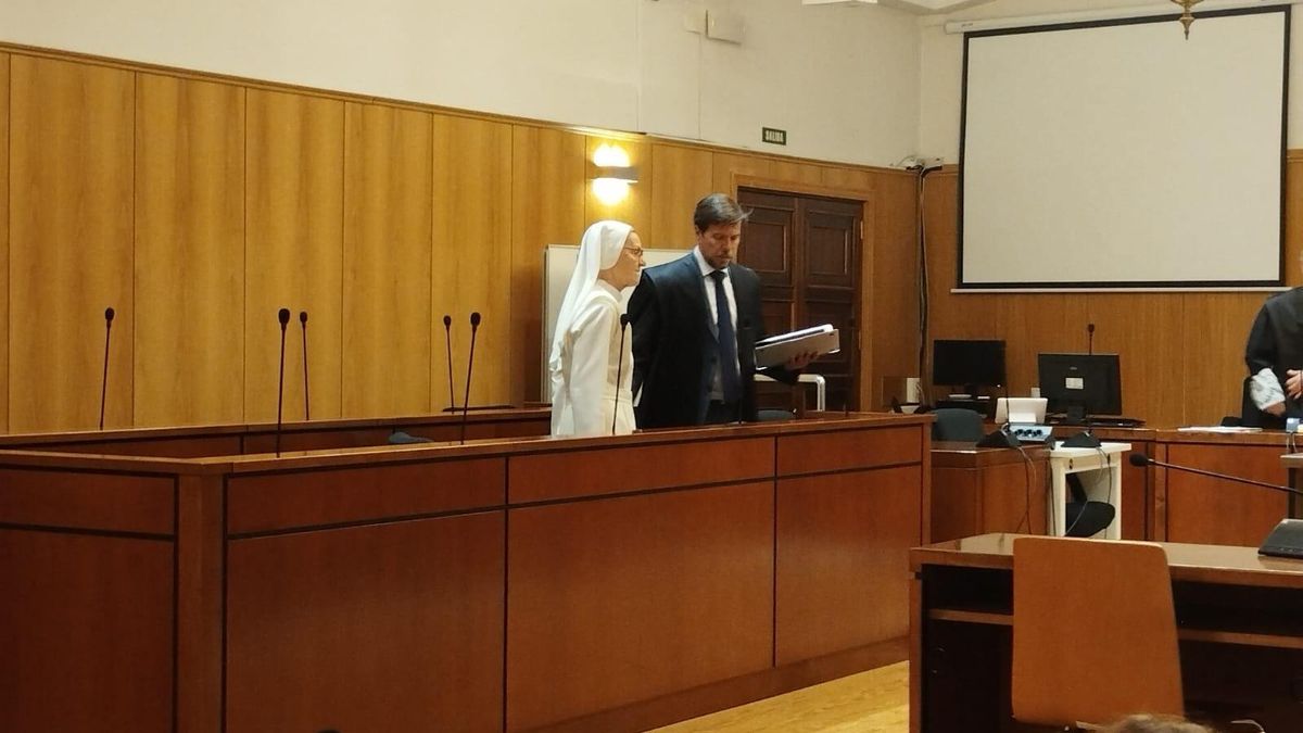 La monja procesada, durante el juicio.