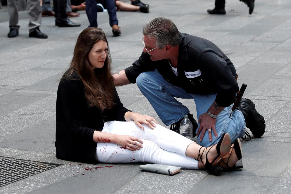 Un coche atropella a una multitud en Times Square