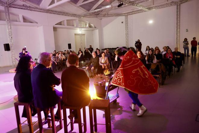 La Santina Superwoman que bendice berzas: el show con el que se inauguró el convenio entre Laboral Centro de Arte y el museo Thyssen-Bornemisza (en imágenes)