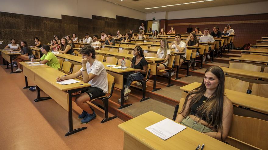 El incremento de la nota en algunas carreras dispara el alumnado que se presenta a mejorar su calificación en Selectividad