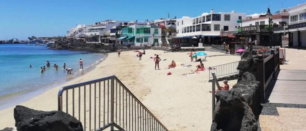 Cala del pueblo de Playa Blanca.