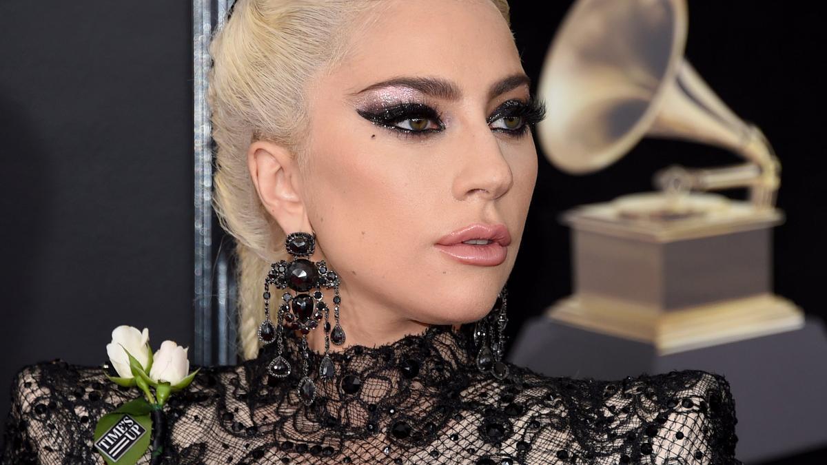 El sorprendente look de Lady Gaga en los Premios Grammy