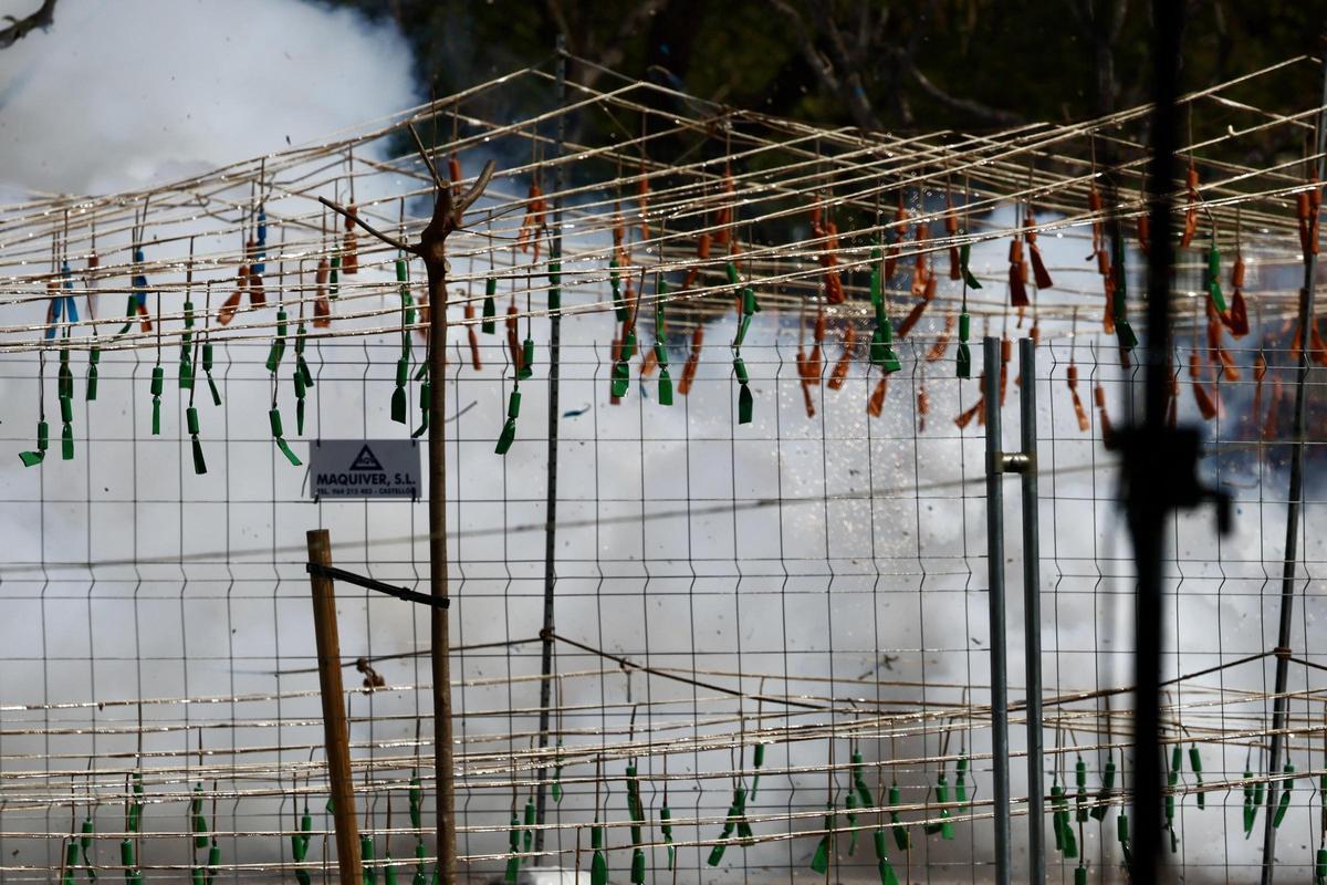 Las imágenes de la mascletà de Hermanos Ferrández en la Magdalena 2026