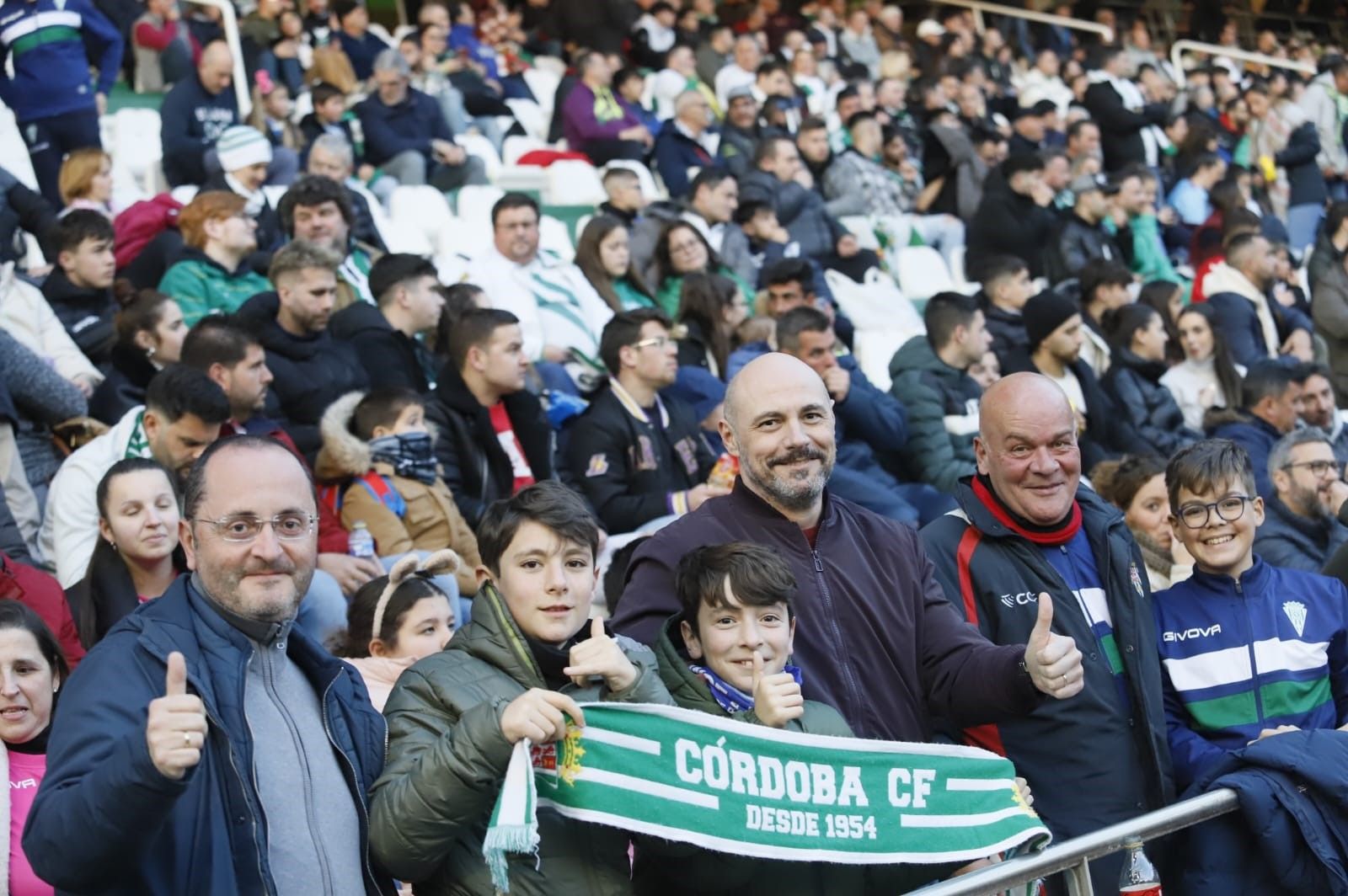 La afición blanquiverde en El Arcángel en el Córdoba CF- Real Madrid Castilla