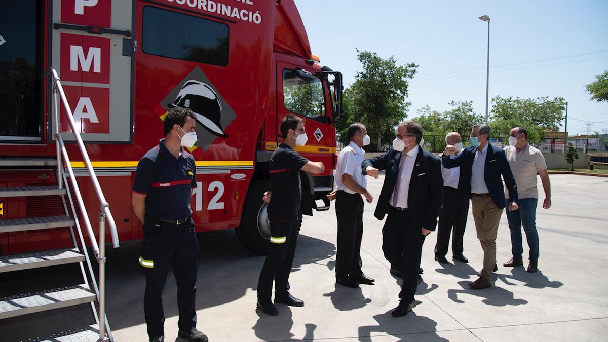 El presidente de la Diputación, José Martí, en un acto junto a los bomberos del Consorcio.