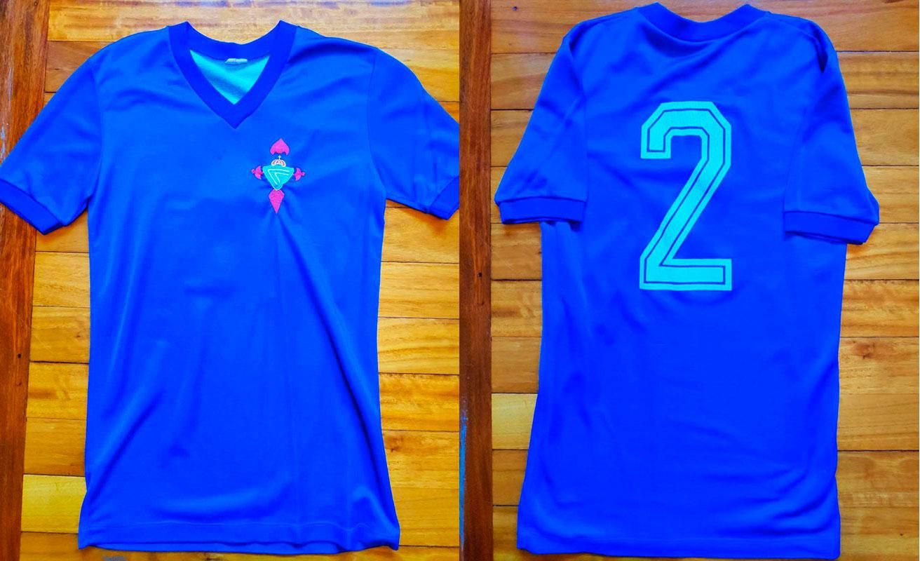 Camiseta del Celta de la 71/72, primera temporada en la que se celebraba la UEFA siendo el equipo vigués el único representante gallego. ISAAC MOLEDO