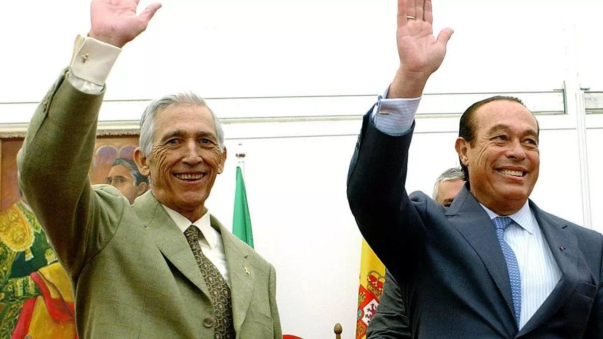 Paco Camino, junto a Curro Romero en un homenaje en Camas (Sevilla).