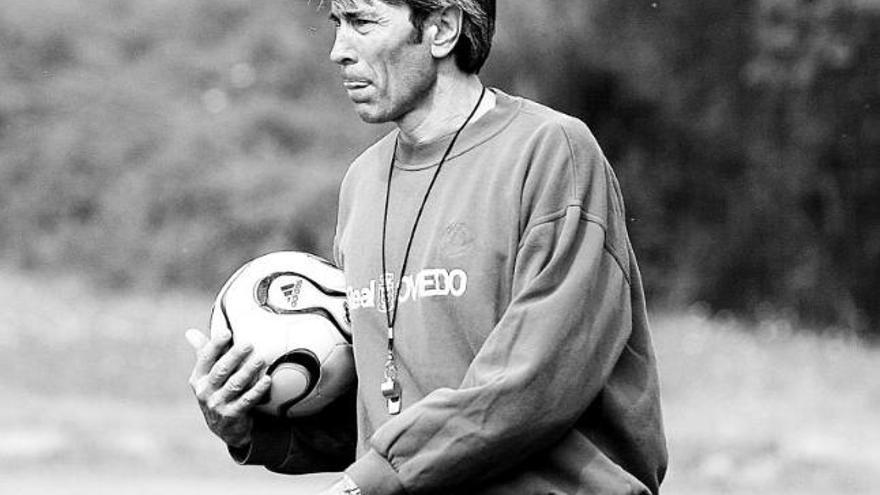 Paco Carrasco, entrenador del Oviedo.