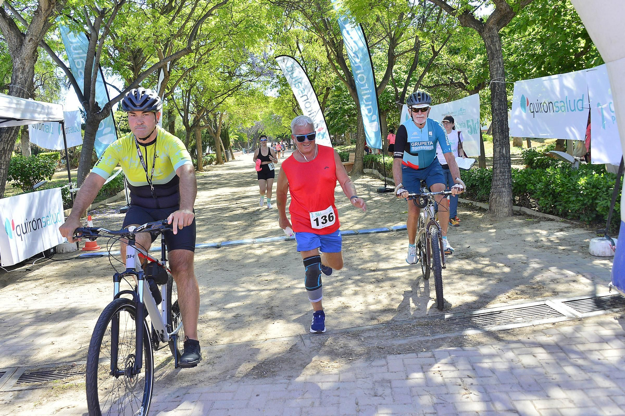Carrera solidaria organizada por  QUIRÓNSALUD en beneficio de la asociación AFECÁNCER