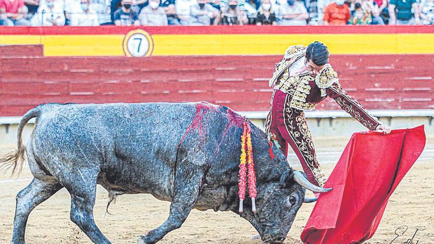 Emilio de Justo hará doblete con encastes muy distintos.