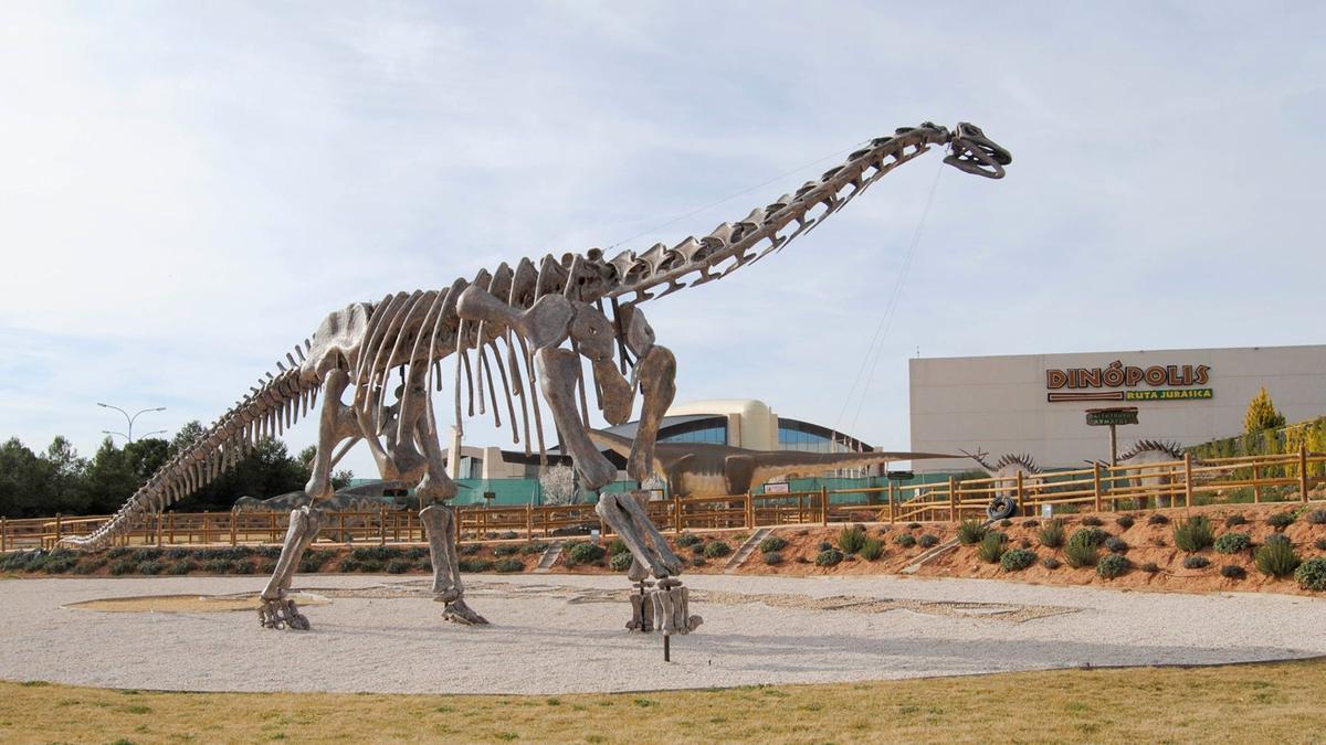 Esqueleto completo Turiasaurus Tierra Magna Dinópolis