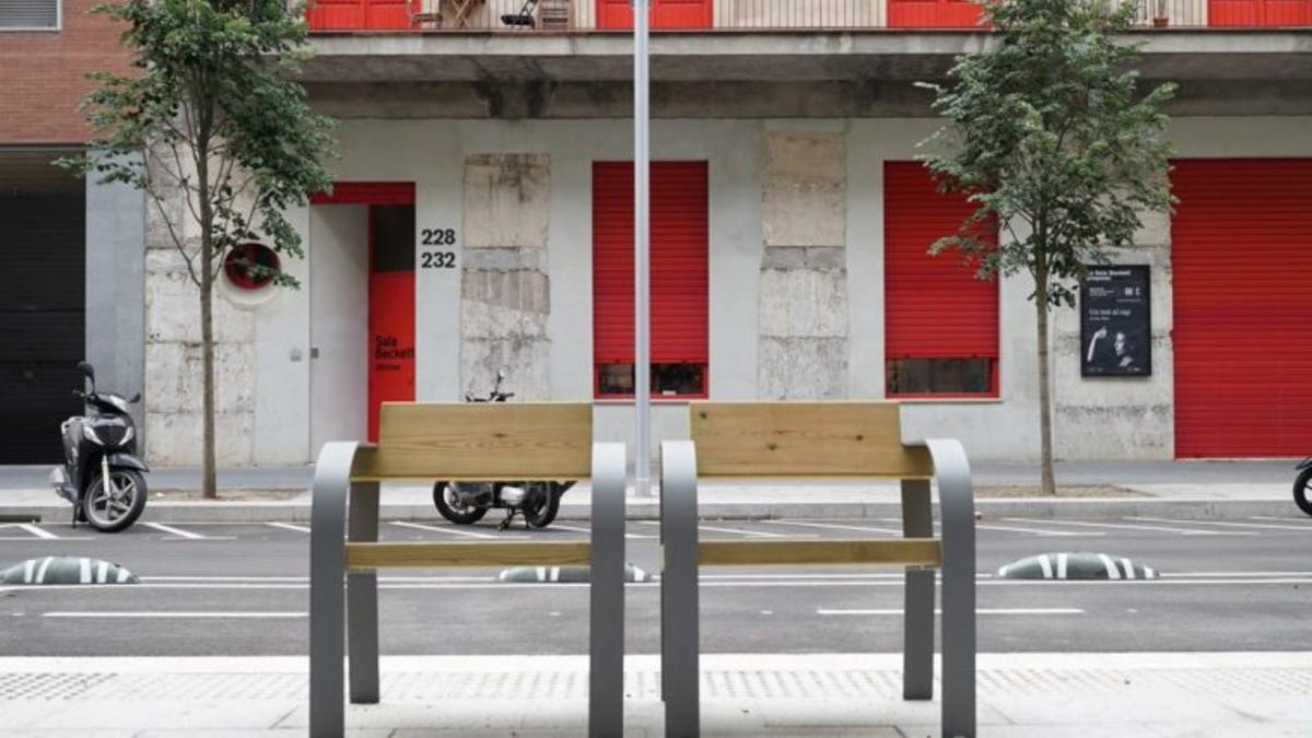 Una calle de Barcelona reformada dentro del Plan de Rehabilitación Integral del espacio público.