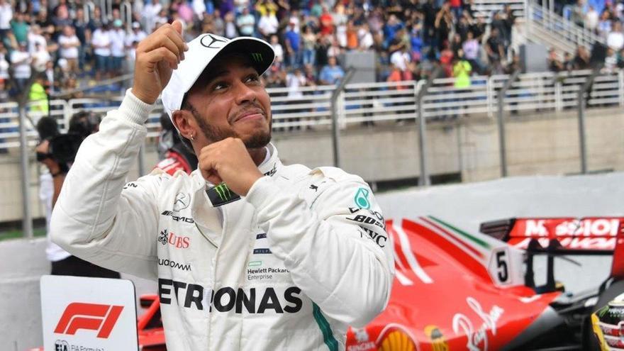Hamilton y su Mercedes firman la 10 &#039;pole&#039; de la temporada