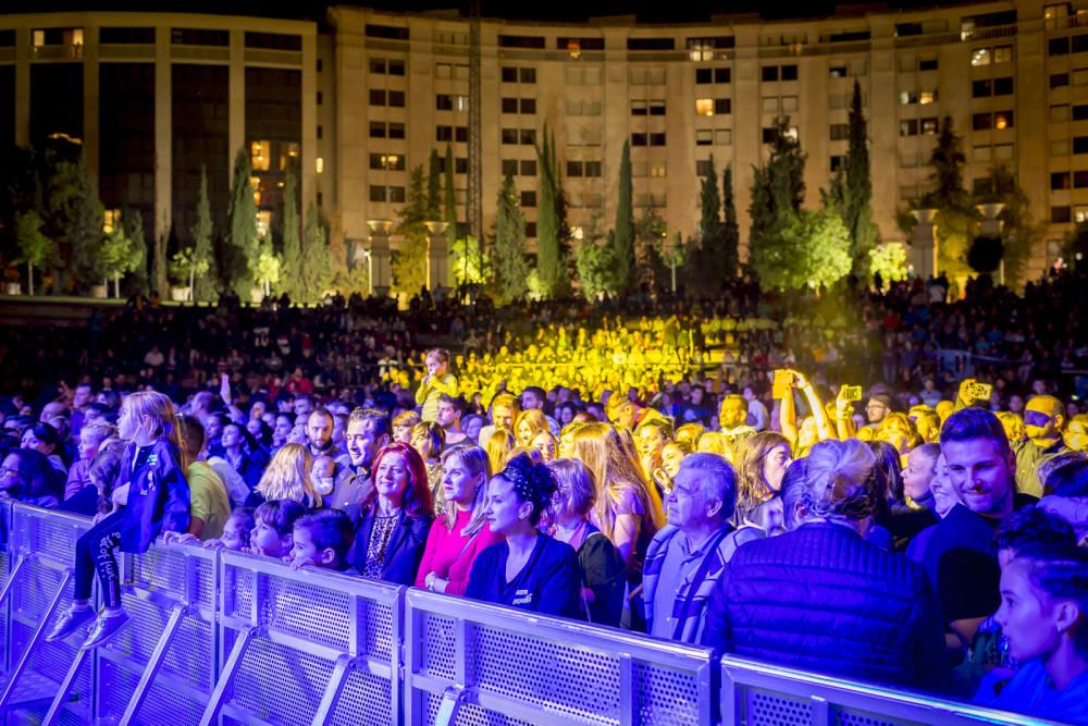 Las mejores imágenes del concurso de playbacks de las peñas de Benidorm