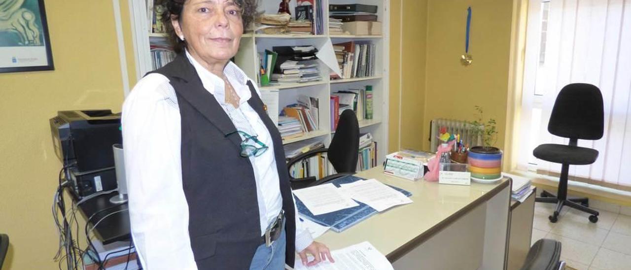 Susana García Tardón, en su despacho del centro de salud mental en Cangas del Narcea.