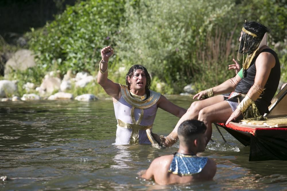 Descenso Folklórico del Nalón 2019: 40 carrozas y más de 4.000 personas