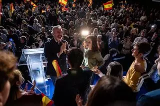 En imágenes | Primer gran acto del PP en Zaragoza para las elecciones del 8F y visita de Azcón y Ayuso a la Basílica del Pilar
