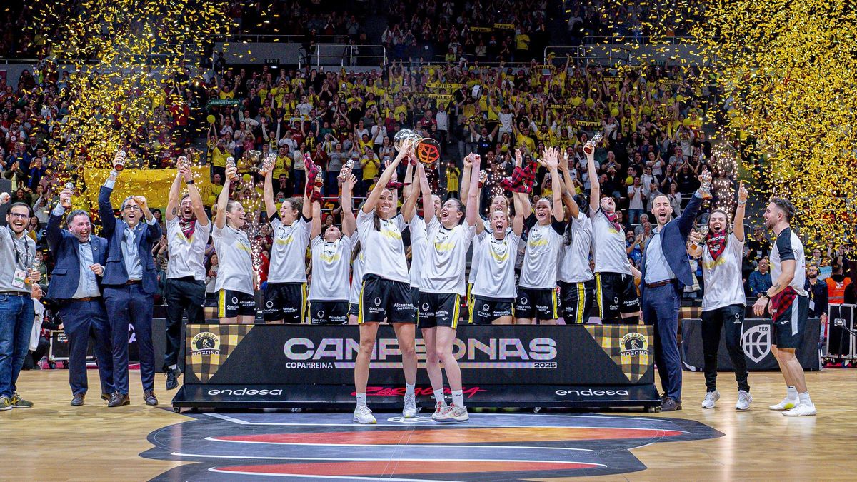 Las jugadoras del Hozono Global Jairis celebran el triunfo en la final de la Copa de la Reina.