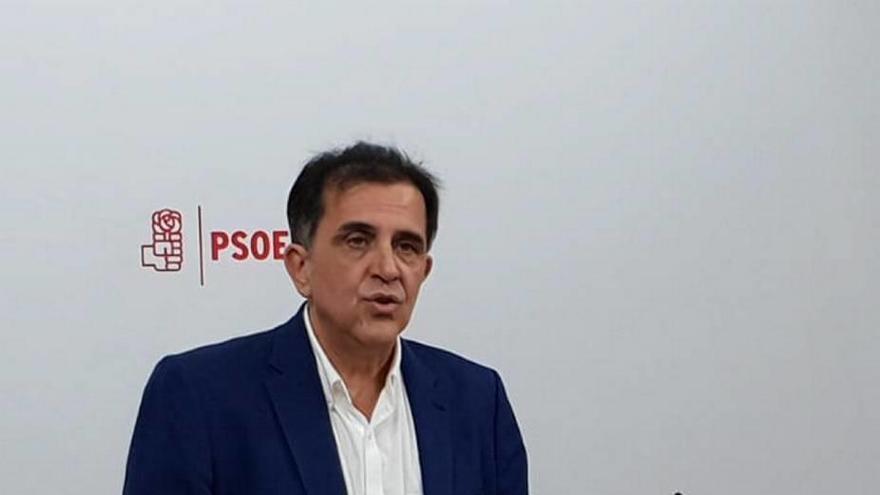 El socialista José Antonio Serrano, ayer, en la sede del PSRM.