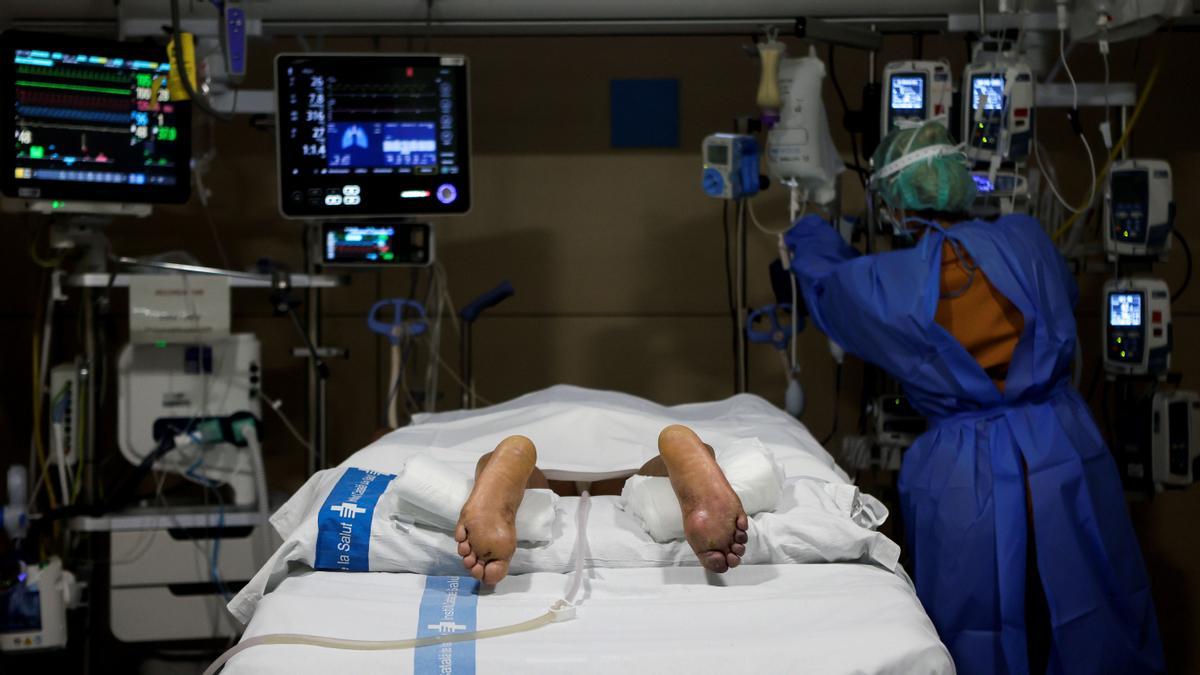 Poner a pacientes boca abajo reduce necesidad de intubación y su mortalidad Poner a pacientes boca abajo reduce necesidad de intubación y su mortalidad