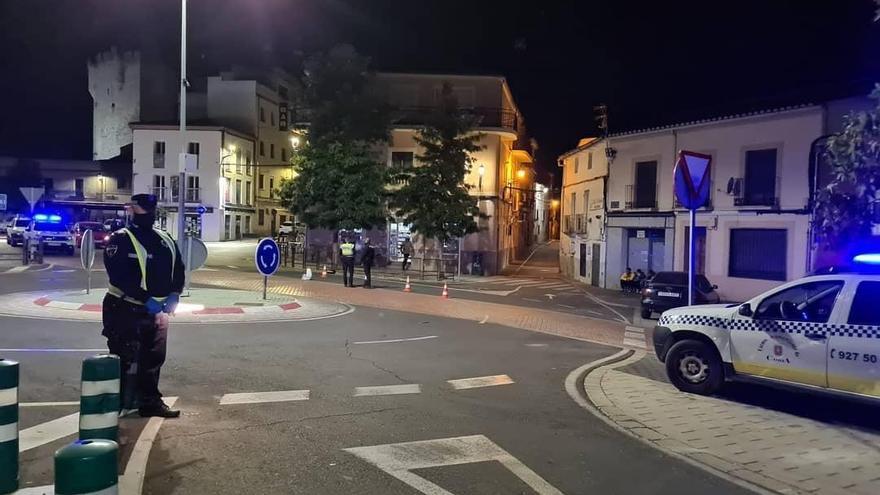 Uno de los controles policiales realizados la pasada semana en una de las avenidas principales de Coria.