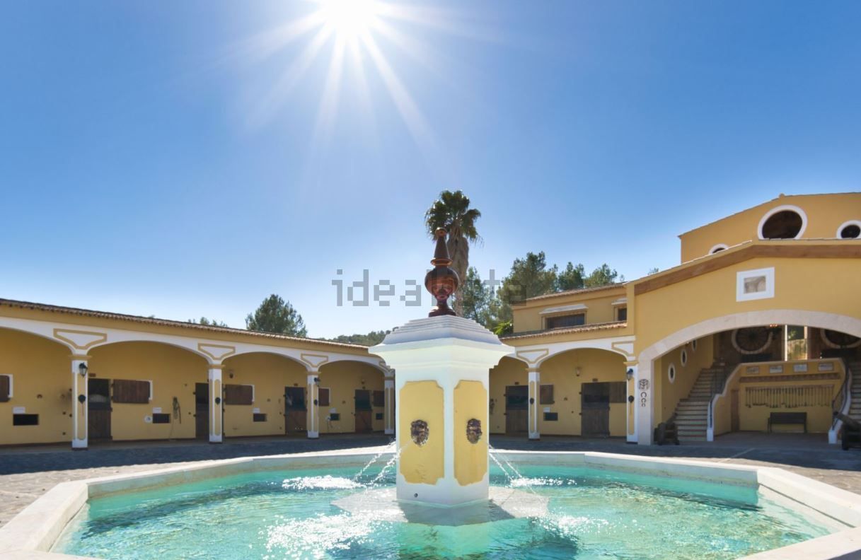 A la venta por 43,5 millones de euros, una finca de caballos de Ibiza