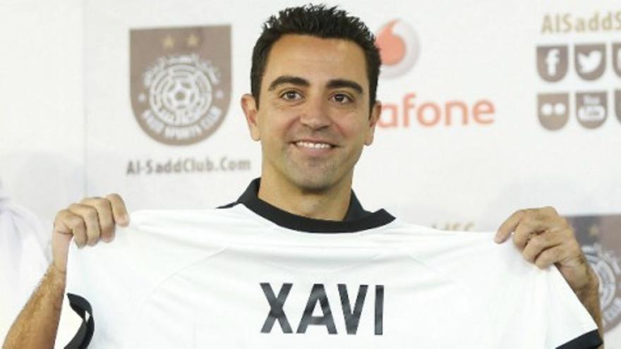 Xavi, presentado de blanco con el Al-Sadd
