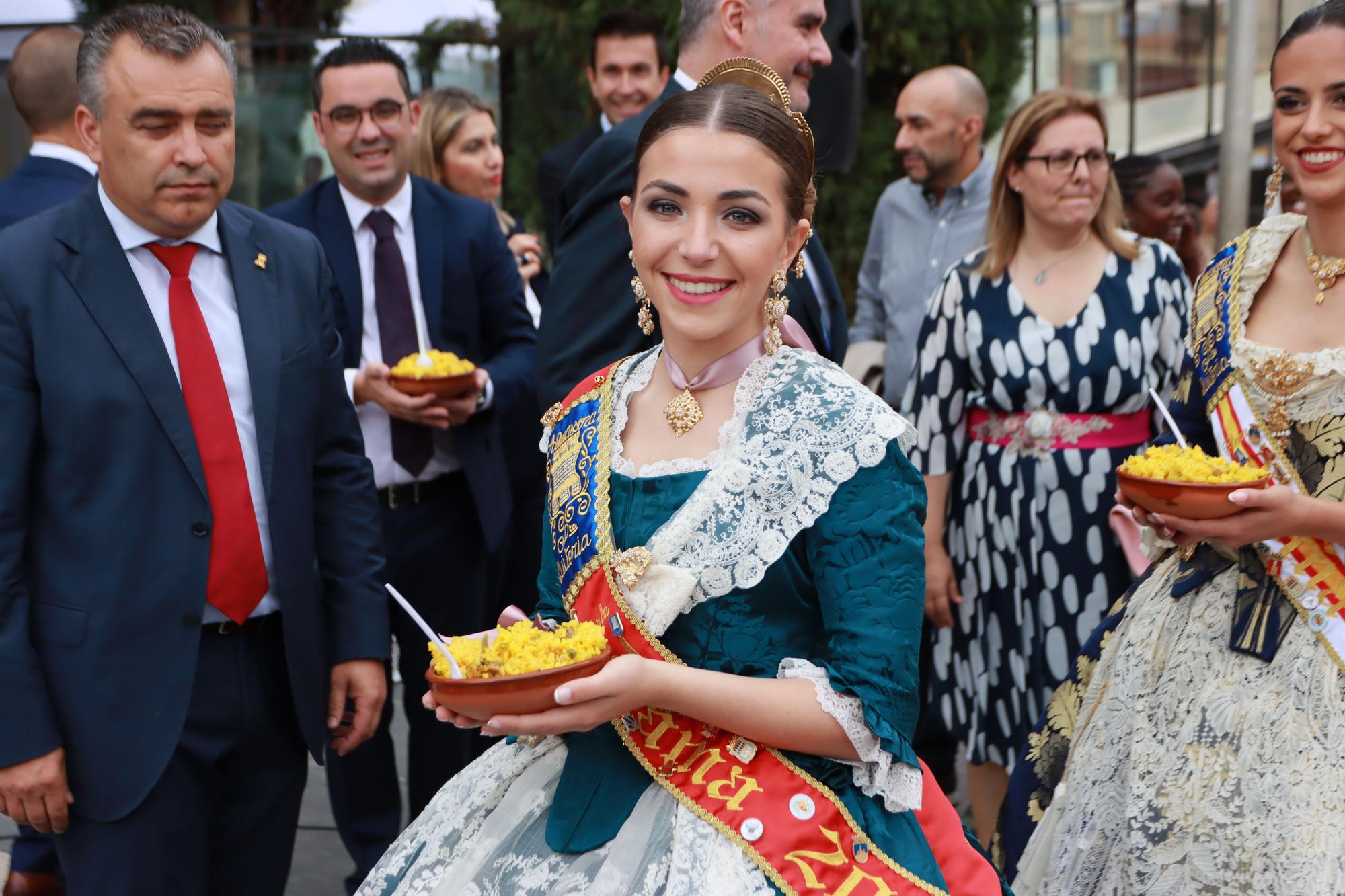 Las fotos del reparto de 7.000 raciones de arroz en Almassora