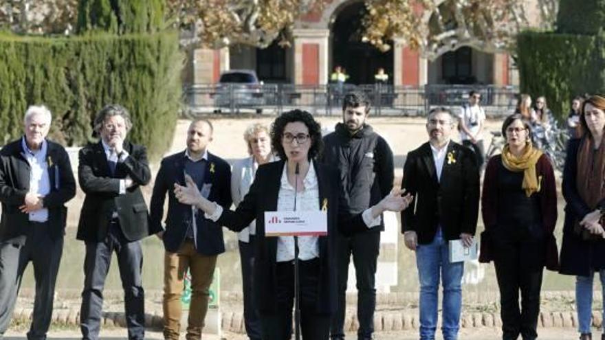 Marta Rovira, davant del Parlament de Catalunya.