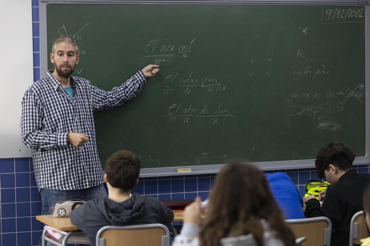 Valencia. Victor Gomez profesor de valenciá, reportaje sobre los problemas de muchos profesores con la Lomde