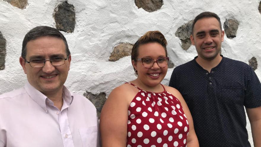 Los tres concejales del Grupo Municipal del PP (A&#039;Gara) en Garachico: Evelio Luis, Alicia Dorta y Roque Expósito (derecha).