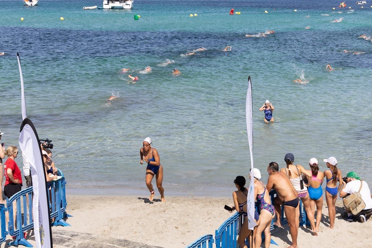 Las imágenes de la travesía a nado del Canal de Sant Antoni
