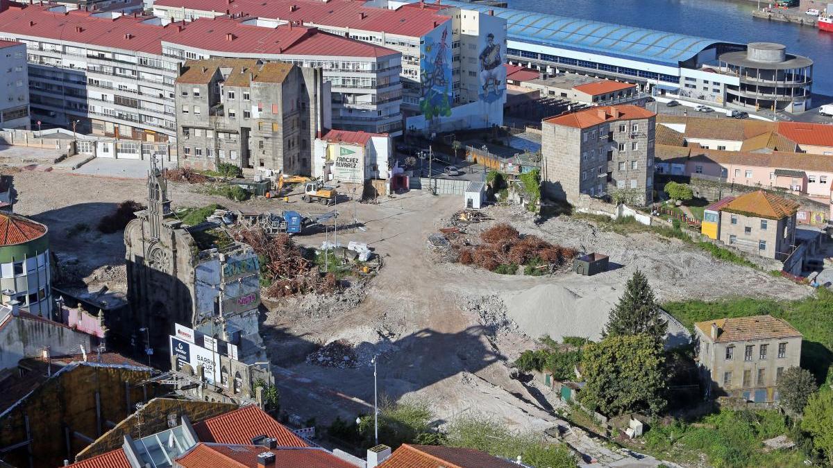 Vista de las obras que se están realizando en el Barrio do Cura. // Marta G. Brea